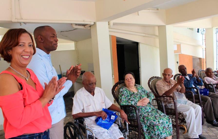 Fundación agasaja a envejecientes hogar de ancianos en Higüey