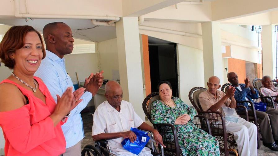 Fundación agasaja a envejecientes hogar de ancianos en Higüey Fundación agasaja a envejecientes hogar de ancianos en Higüey