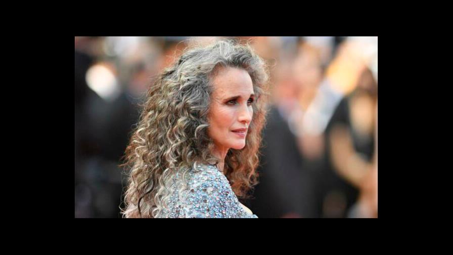 Las canas están en tendencia y así puedes llevarlas con estilo