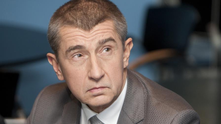 Policía checa recomienda acusar primer ministro por fraude