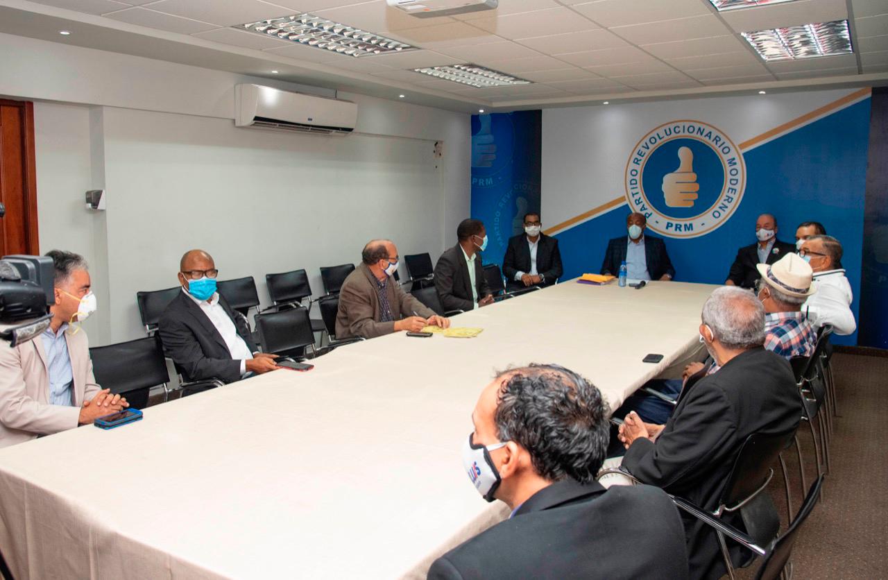 Andres Astacio, Edward Vargas, Rafael de Giudice, Máximo Gómez Torres y Tomás Ozuna, entre otros.   