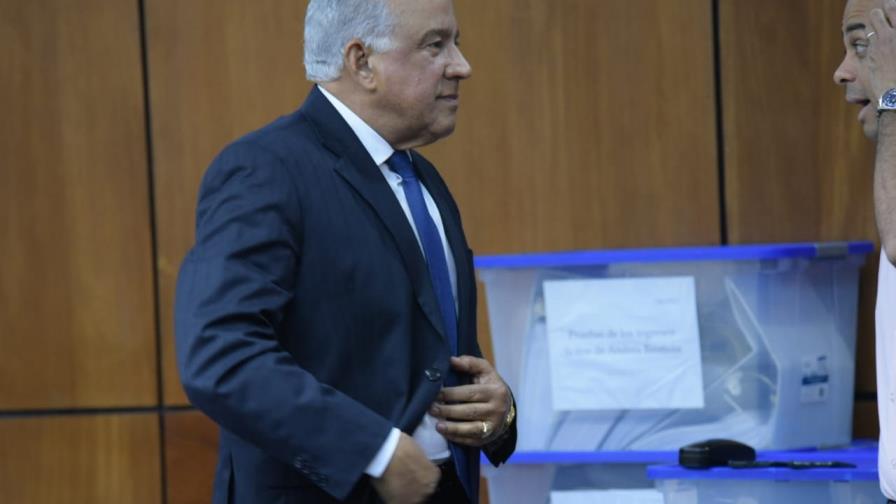 Andrés Bautista “sería ingenuo” sí lavó bienes a nombre de esposa, dice defensa