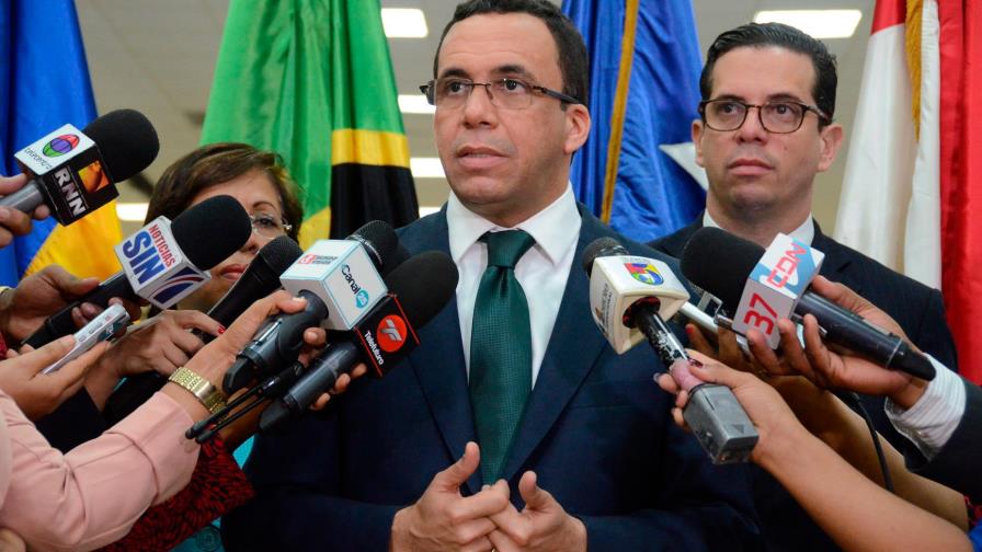 Exministro de Educación sugiere clases semipresenciales 