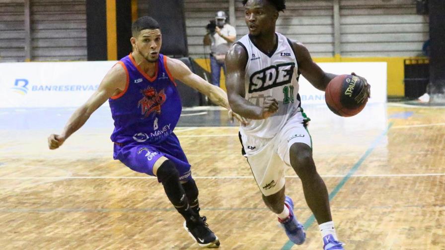 Titanes ponen contra las cuerdas a Reales y Soles siguen con vida