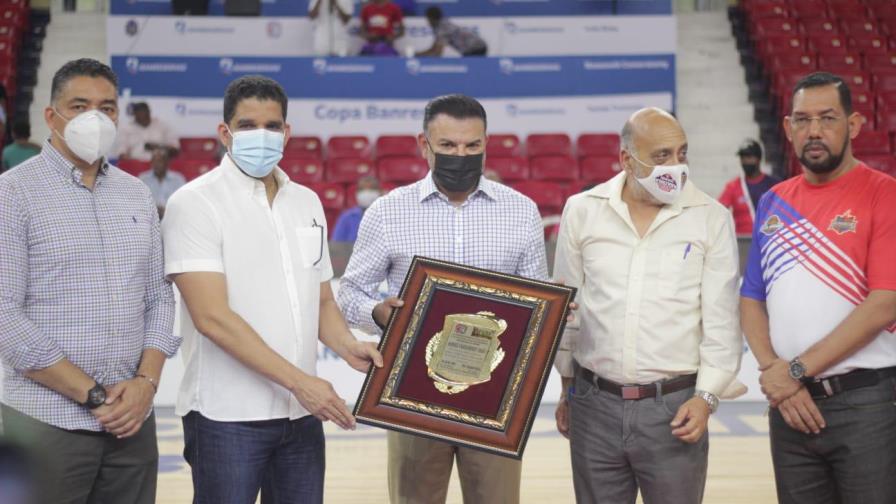 Fedombal y LNBF reconocen a Andrés Van Der Horst Álvarez