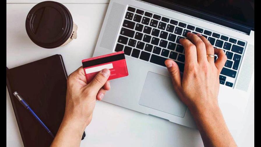 Entregan a Perú dos documentos históricos que se querían vender en internet