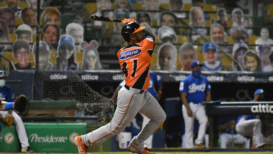 Andújar produce tres vueltas y los Toros barren al Licey en seis partidos Andújar produce tres vueltas y los Toros barren al Licey en seis partidos