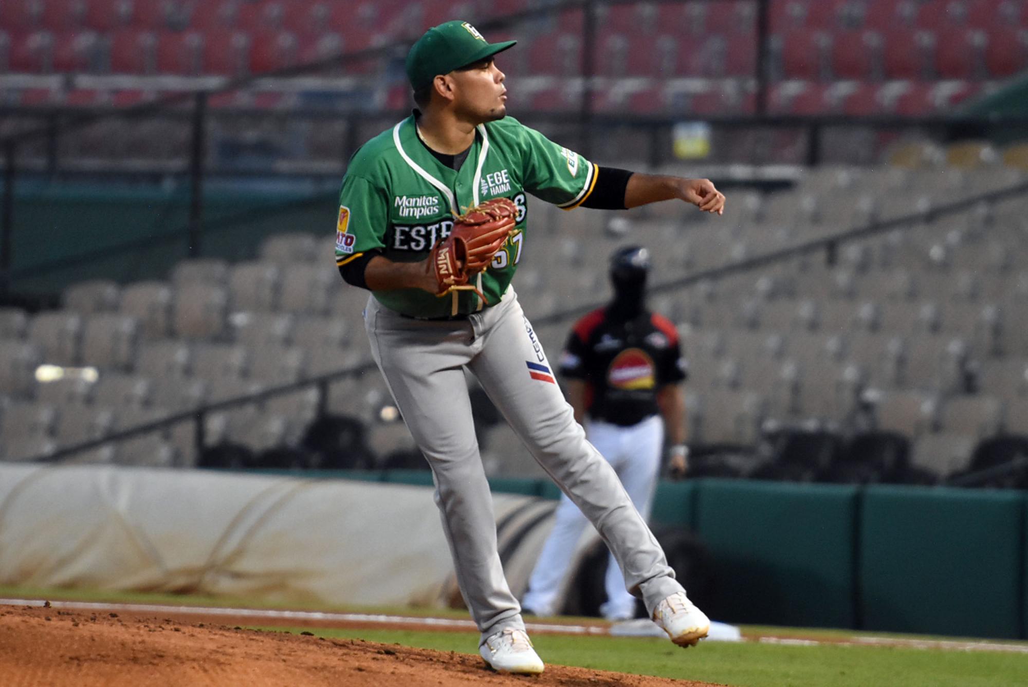 El lanzador zurdo Andy Otero está señalado por las Estrellas Orientales para lanzar como abridor, en el partido que enfrentan a los Tigres del Licey, el 10 de diciembre del 2021. (Prensa EO/Alberto Calvo)