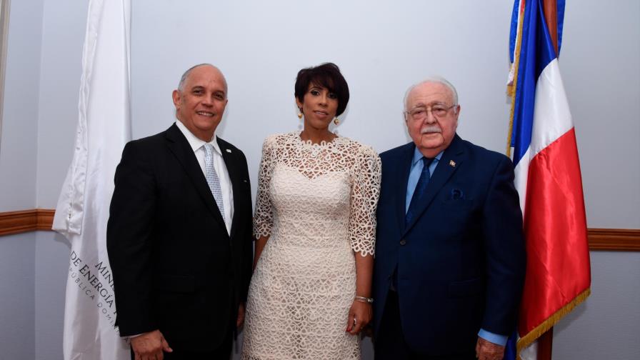 Juramentan a nueva viceministra de Energía Nuclear