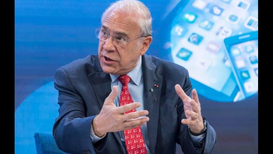 Considera rendimientos económicos deben estar al mismo nivel que los sociales Considera rendimientos económicos deben estar al mismo nivel que los sociales
