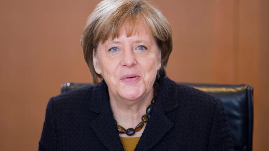 Mayoría quiere que Merkel complete legislatura ante impopularidad sucesores