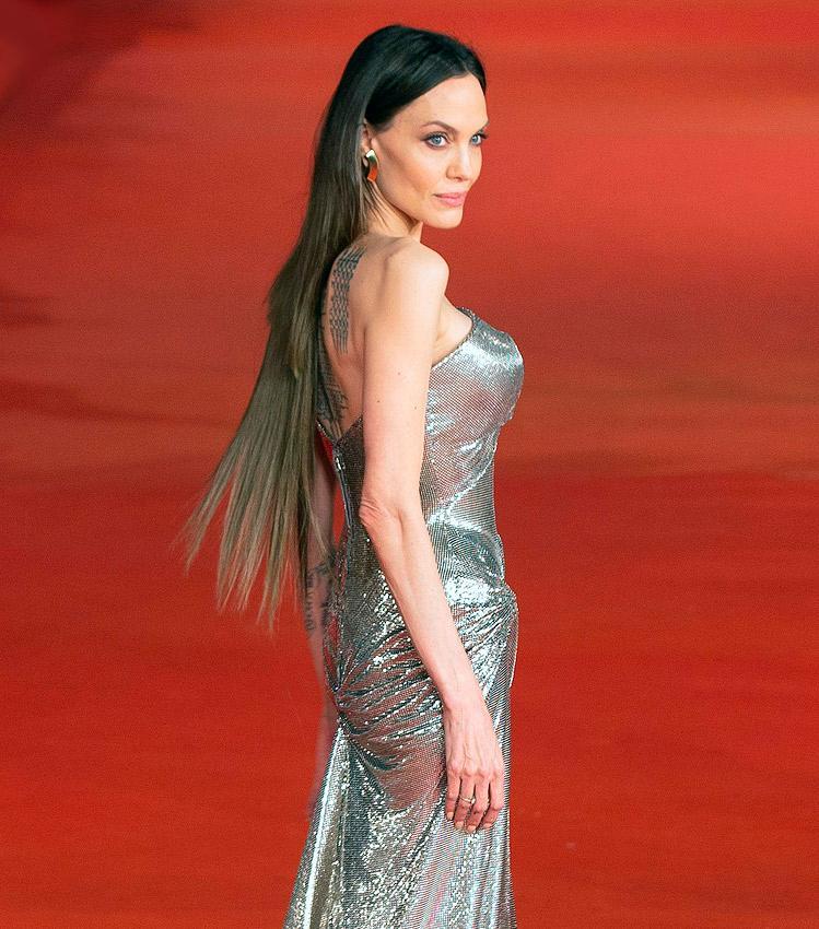 Angelina Jolie se vuelve viral por un detalle poco estético en su cabello