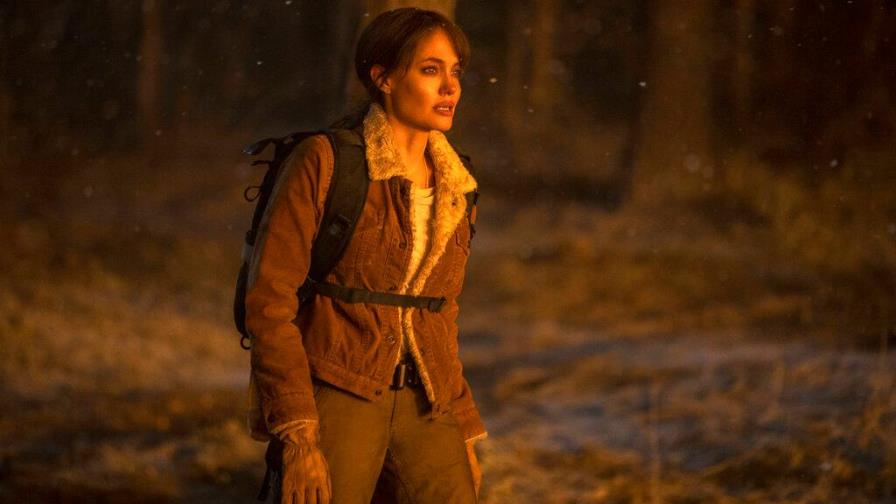 Angelina Jolie deja que Taylor Sheridan la lleve al infierno