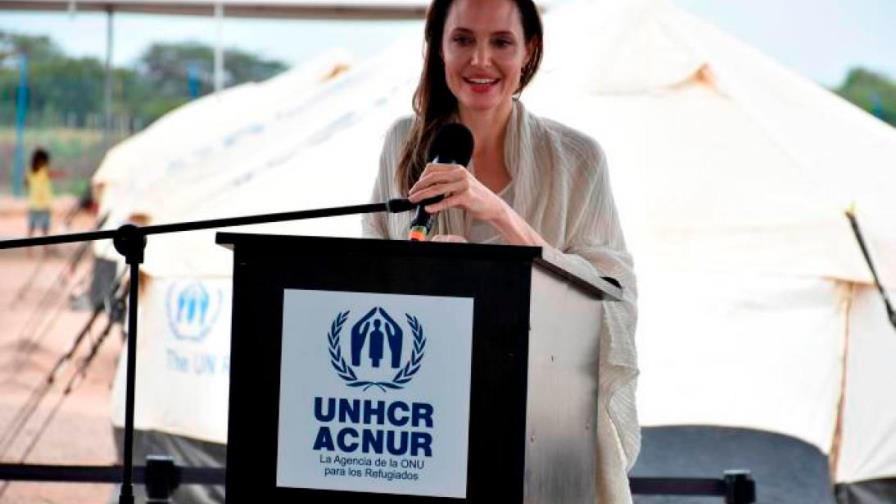 Angelina Jolie visita a los refugiados y desplazados internos en Burkina Faso