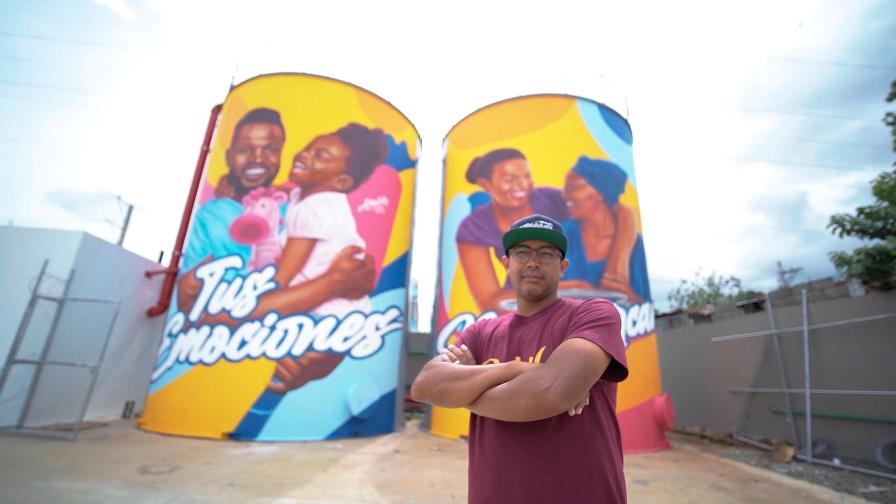 Sirena Los Alcarrizos exhibe mural de Angurria en el exterior de la tienda