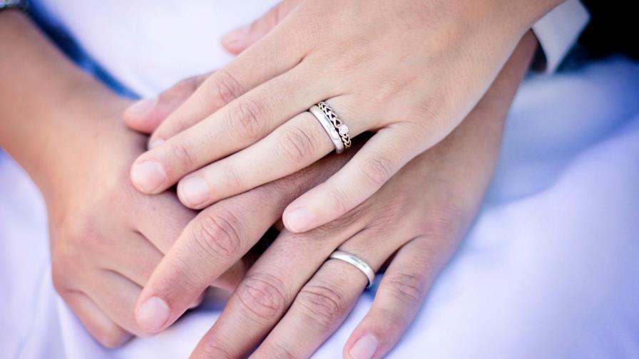 Crean anillos de compromiso que te dicen dónde está tu pareja en tiempo real