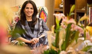Esta es Anita Dongre, la modista india que valora el feminismo y la ecología