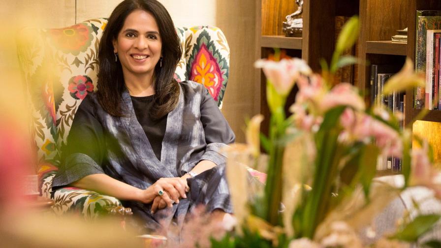 Esta es Anita Dongre, la modista india que valora el feminismo y la ecología