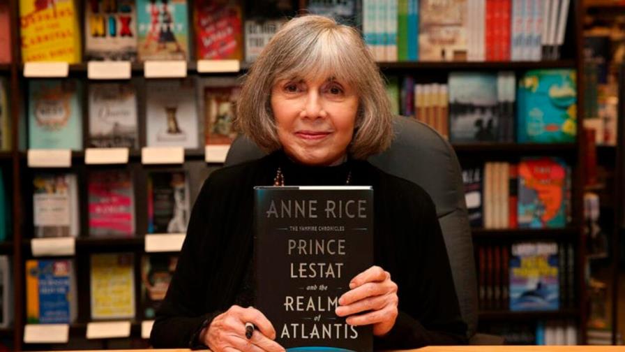 Muere en EEUU la novelista Anne Rice, autora de “Entrevista con el vampiro”