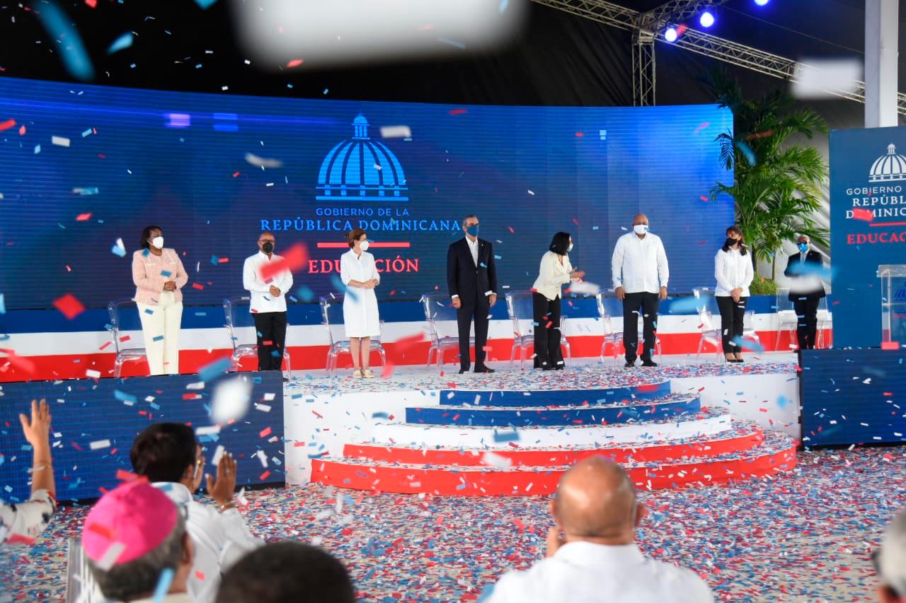 Acto de inauguración del Año Escolar 2020-2021, encabezado por el presidente Luis Abinader y la primera dama, Raquel Arbaje.