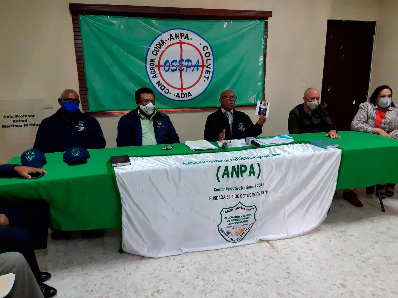 Los profesionales agropecuarios solicitan la intervención del presidente.