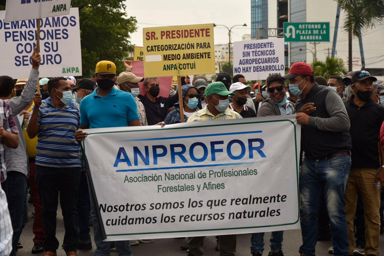 Otra demanda es el pago a tiempo de las horas extras a los técnicos de Sanidad Vegetal.