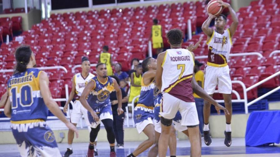 Anpherne Acevedo, logra el primer triple doble en la naciente Liga Nacional de Desarrollo