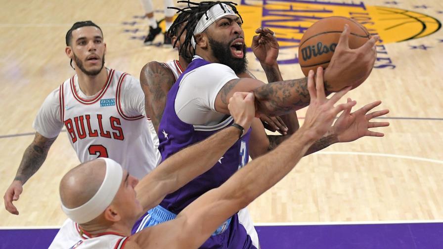 DeRozan, LaVine guían a Bulls para arrollar 121-103 a Lakers