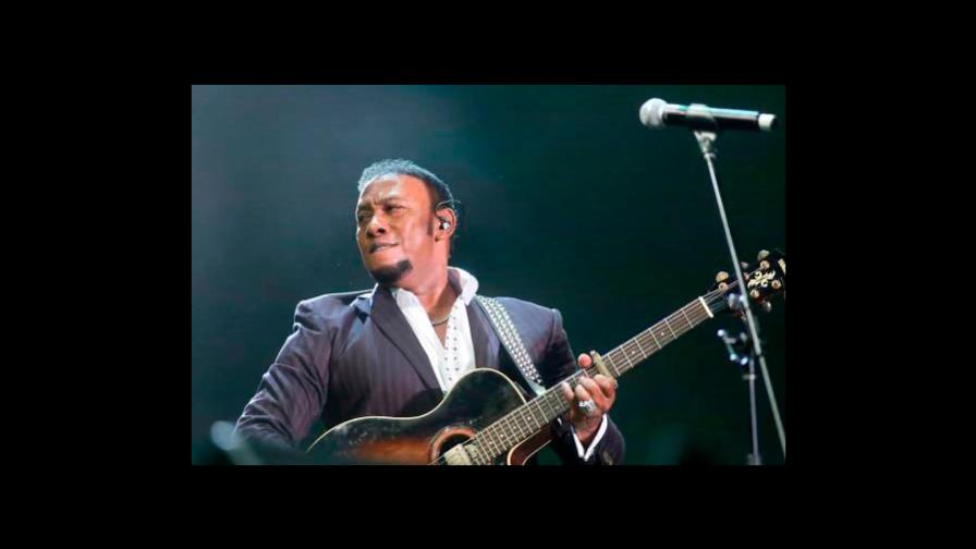 Anthony Santos y su reacción a selección una de sus bachatas como la mejor Anthony Santos y su reacción a selección una de sus bachatas como la mejor