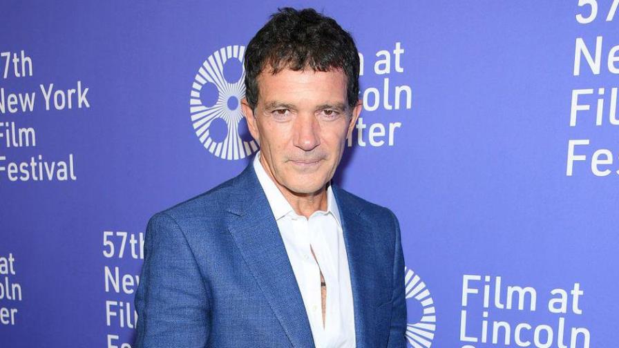 Antonio Banderas seguirá confinado tras toparse con paparazzis sin mascarilla
