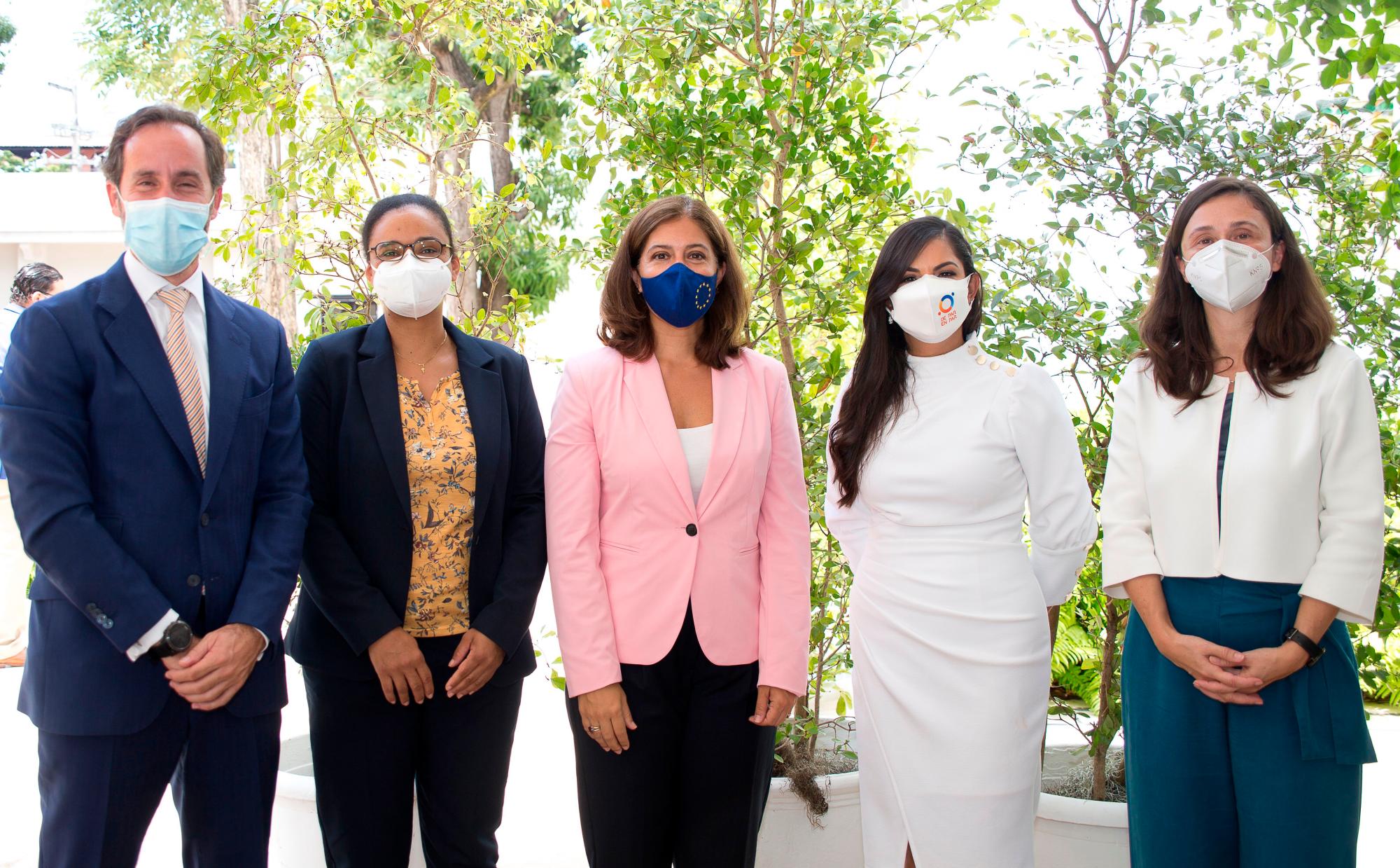 Antonio Caparrós, Frederique Same, María Luisa Benítez-Donoso, Catherine Piña y Blanca Yáñez.