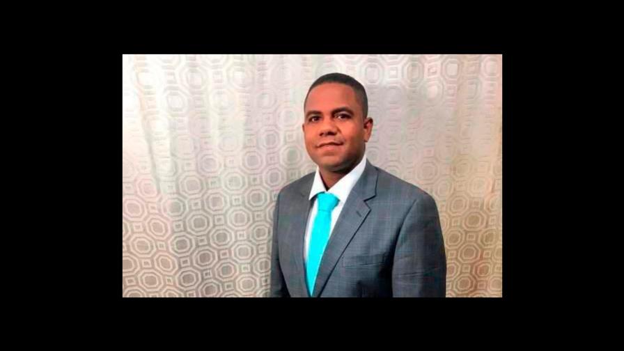 Aplazan coerción contra exfuncionario Aduanas acusado de violación sexual