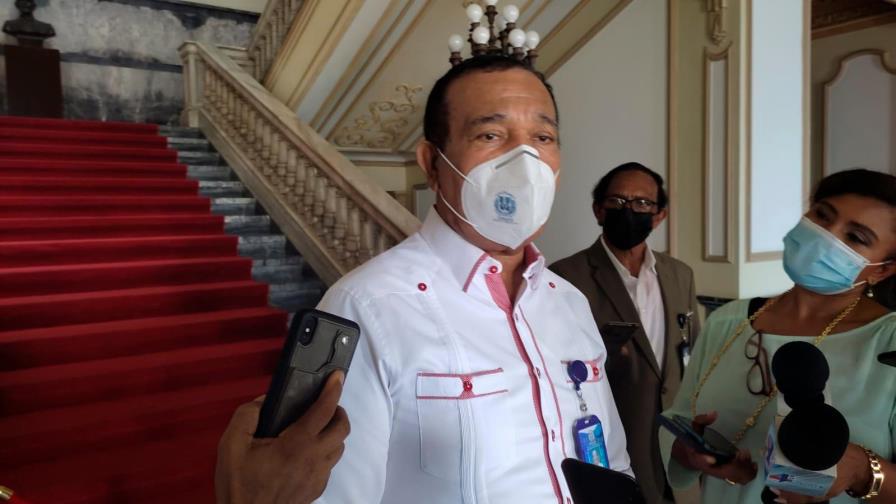 Choferes de Conatra vuelven a montar seis pasajeros, pero no bajan pasaje 