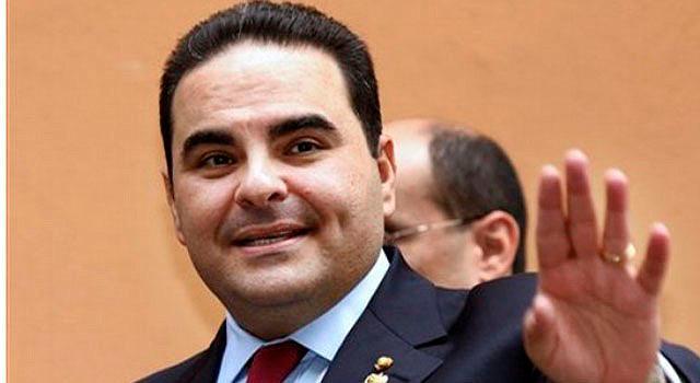 Condenan a expresidente salvadoreño a devolver al Estado más de US$4 millones