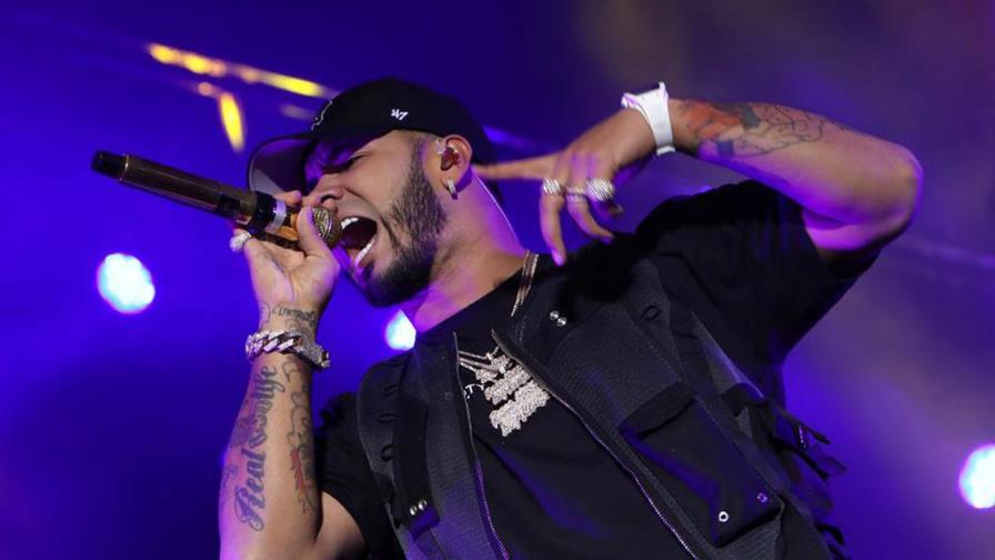 Anuel AA comprará el equipo puertorriqueño de baloncesto Capitanes de Arecibo