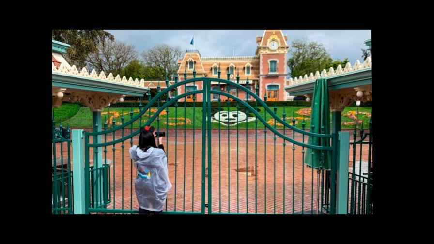 Disneyland Shanghái, confinado tras un caso de COVID-19 que visitó el parque