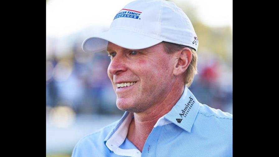 Stricker, de 53 años, a un golpe de la cima en Phoenix