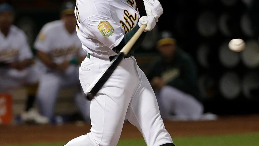 Laureano inyecta bateo a Oakland