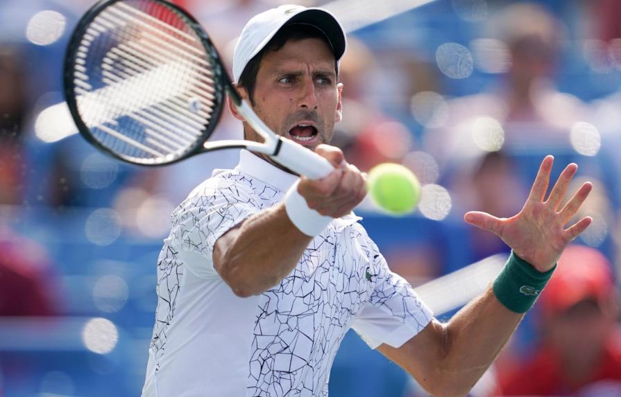 Djokovic sufre para pasar a segunda ronda en Doha