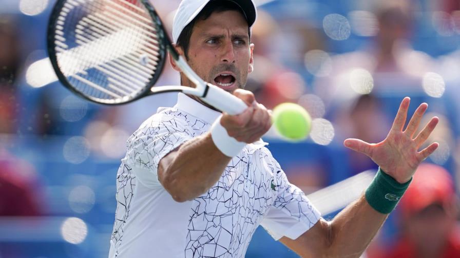 Djokovic sufre para pasar a segunda ronda en Doha