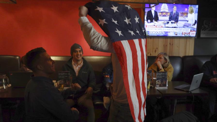 Demócratas ganan la Cámara, los Republicanos el Senado Demócratas ganan la Cámara, los Republicanos el Senado