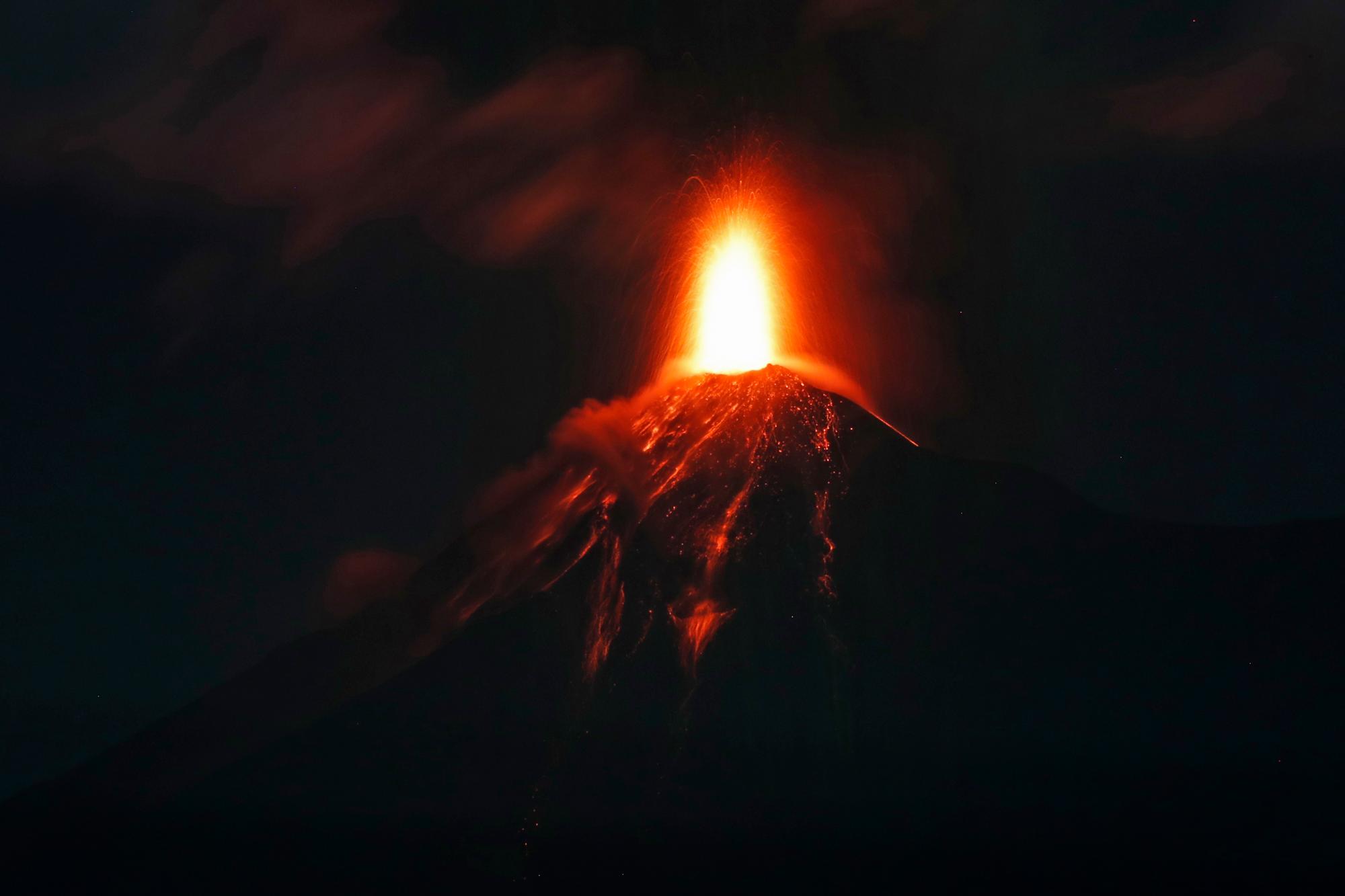 Volcán de Fuego en Guatemala se reactiva