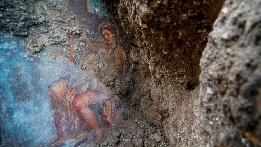 Hallan fresco del mito de “Leda y el cisne” bajo escombros de Pompeya
