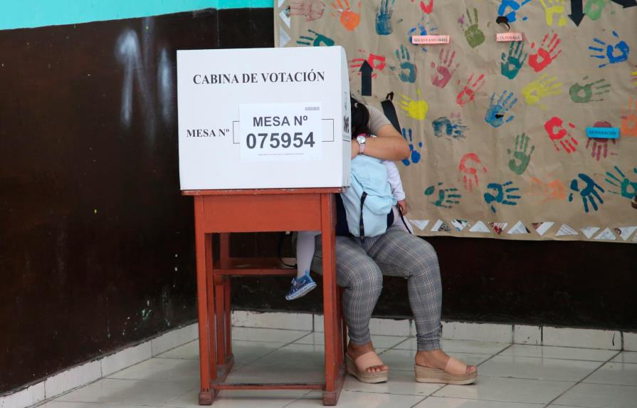 Peruanos rechazan la reelección consecutiva de los legisladores