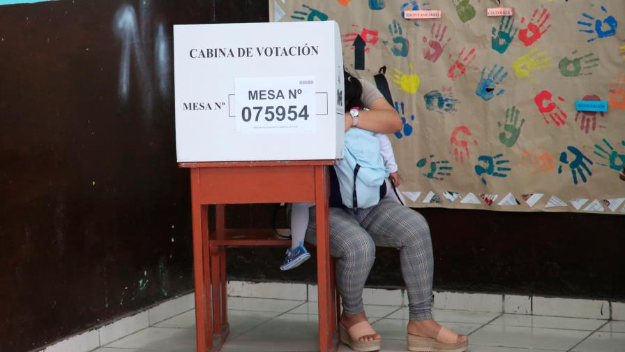 Peruanos rechazan la reelección consecutiva de los legisladores