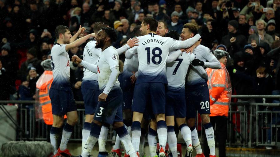 Hincha de Tottenham sancionado por lanzar cáscara de guineo