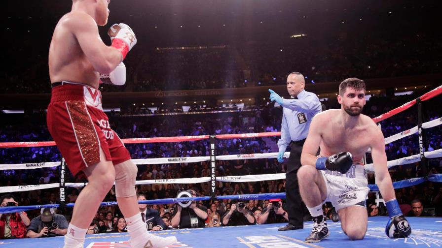 “Canelo” Álvarez destroza a Fielding y no descarta nuevo duelo con Golovkin