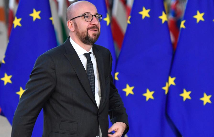 Premier belga renuncia bajo presión por pacto migratorio