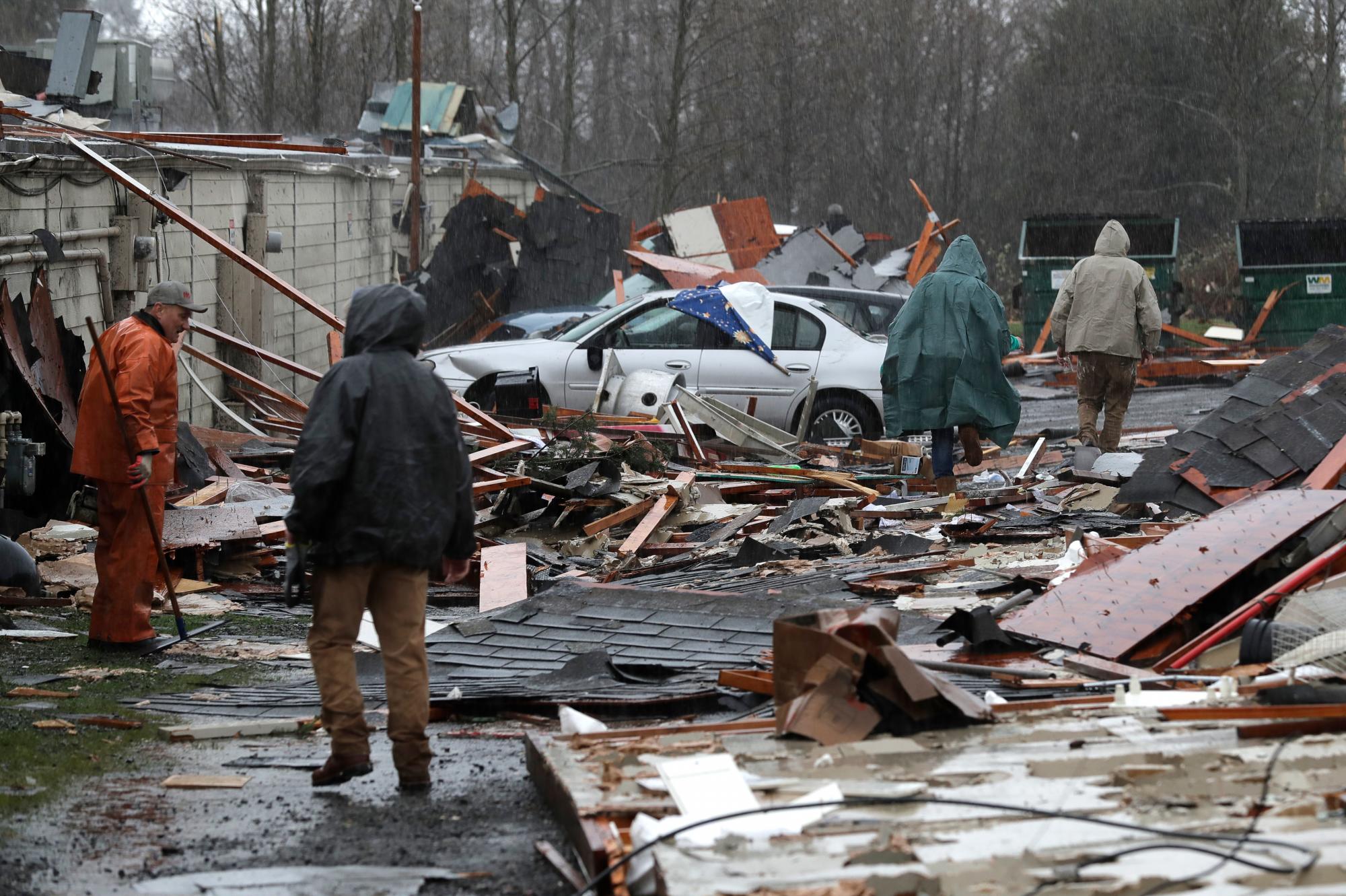 Un violento tornado arrasa con varias viviendas en Washington