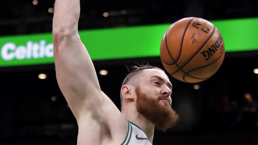 Celtics pierde a Baynes de 4 a 6 semanas por lesión en dedo